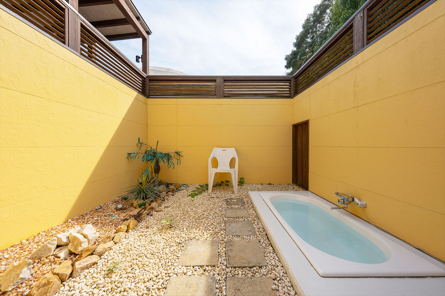 露天風呂付 10ｍドームテント【Dinosaur】